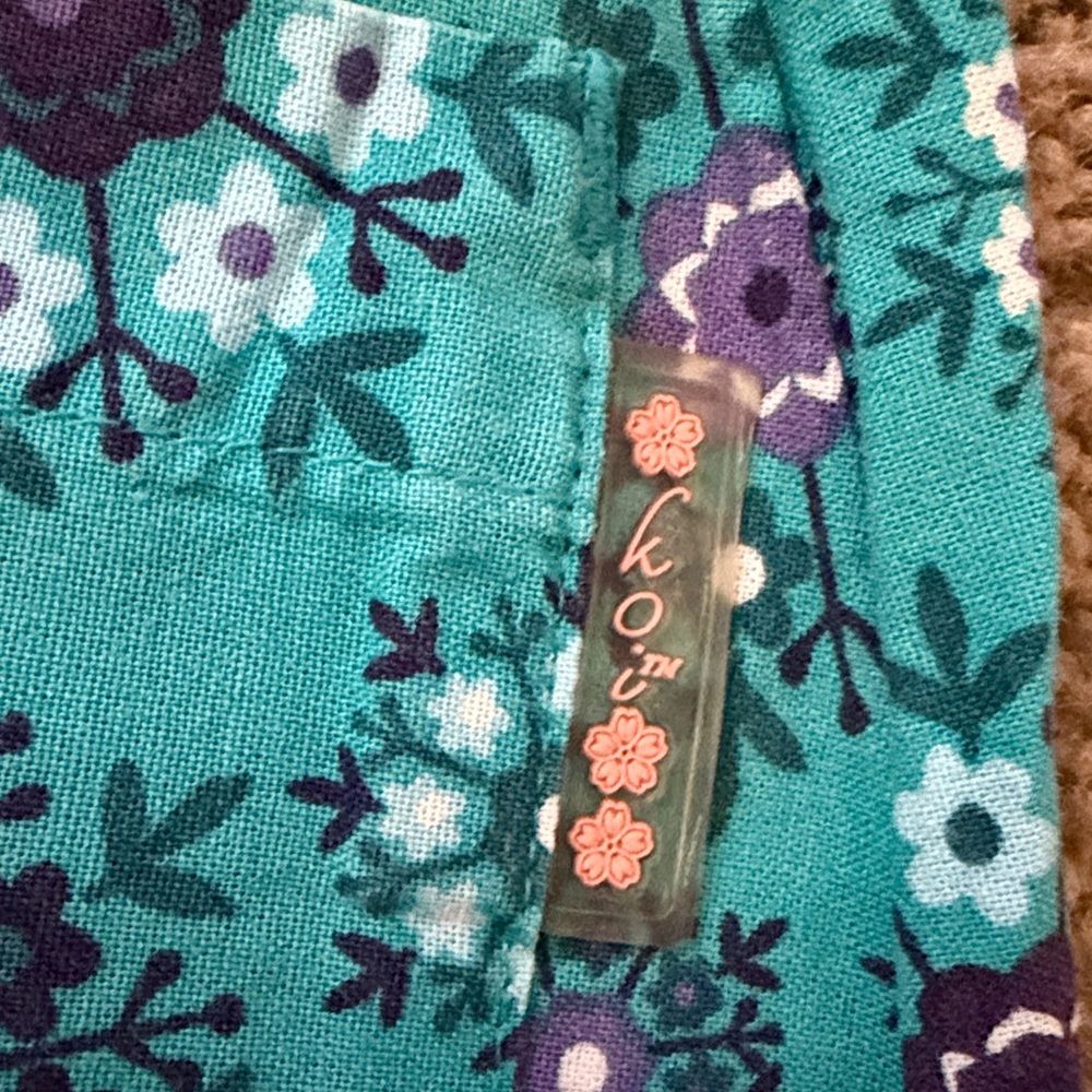 Koi  size extra small scrub top - Picture 3 of 4